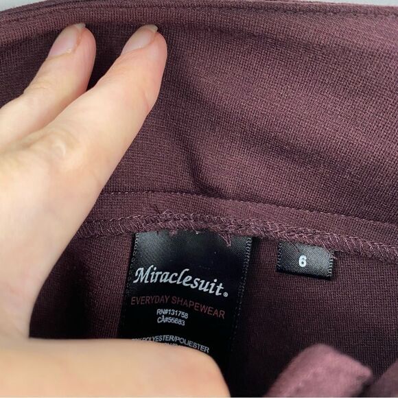 Miraclesuit Women’s Burgundy Stretchy Skinny Pants size 6 - Picture 2 of 3